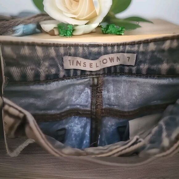 Tinseltown Women’s Juniors 7 Skinny Jeans Blue Distressed Medium Wash - Picture 2 of 5